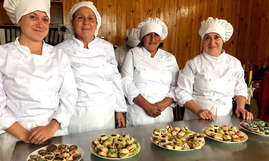 Algueras y mariscadoras de Chiloé recibirán equipos de cocina para potenciar proyectos gastronómicos y turísticos
