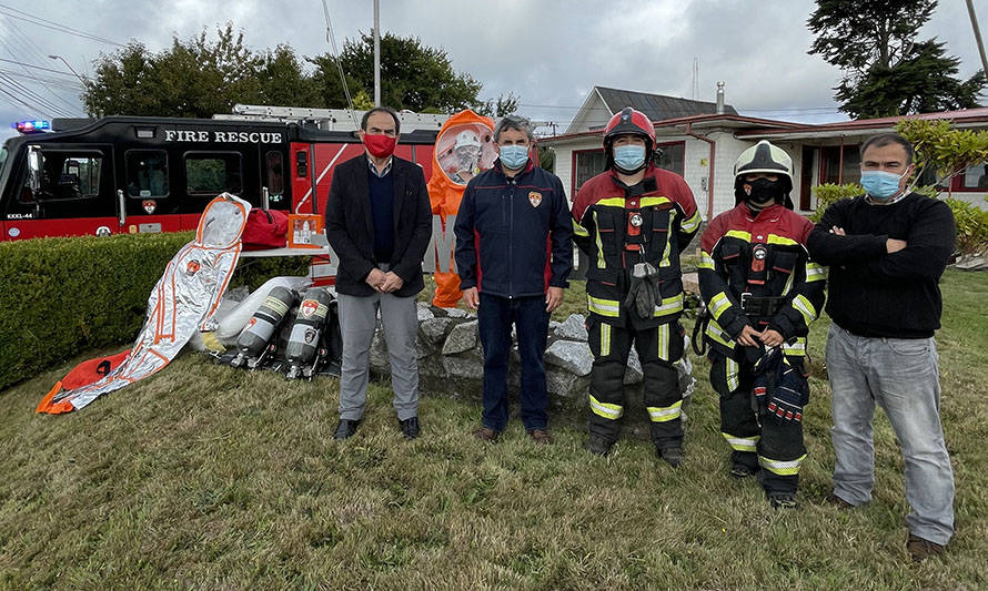 Armasur entrega equipamiento para atender emergencias en el borde costero a Bomberos de Puerto Montt 