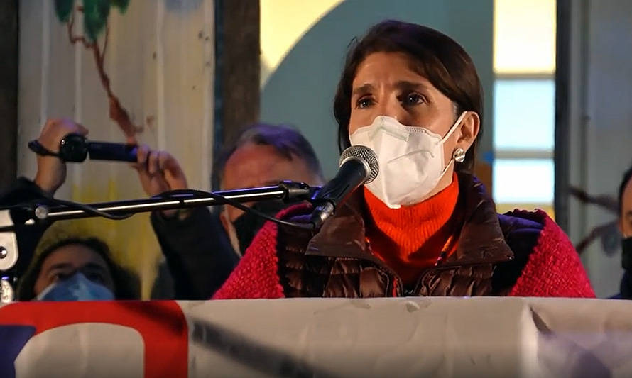 Paula Narváez y su propuesta de prohibir la salmonicultura en áreas protegidas: "Tiene el acento puesto en la sustentabilidad"