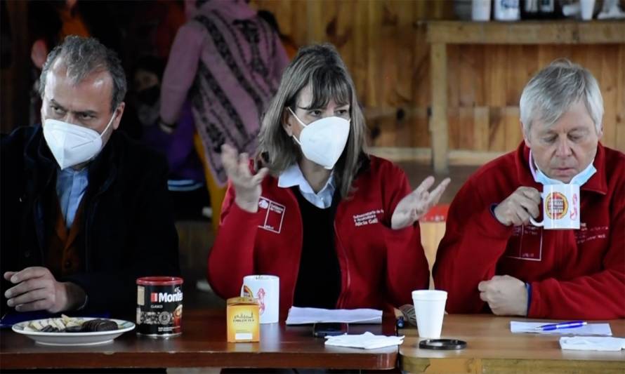 En Chiloé: subsecretaria de Pesca se reunió con recolectoras de machas de Cucao