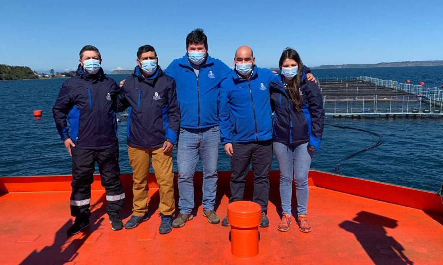 Salmones Antártica capacita a sus trabajadores en salud y bienestar de peces