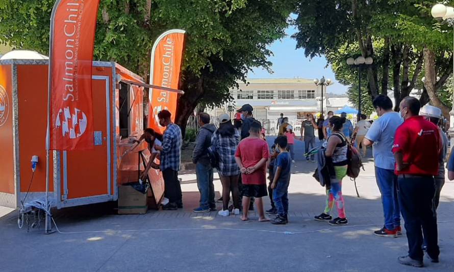 “Castrotón”: SalmonChile participó en cruzada solidaria para ayudar a damnificados por incendio