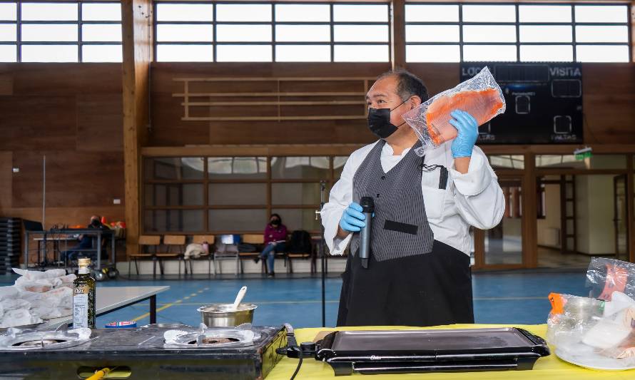 SalmonChile y Salmones Antártica participan en taller de comida saludable junto a Municipalidad de Curaco de Vélez 