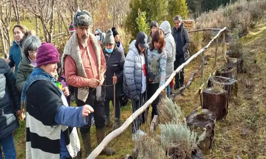  Emprendedoras de Cochamó realizaron gira técnica a Chiloé con apoyo de Salmones Austral
