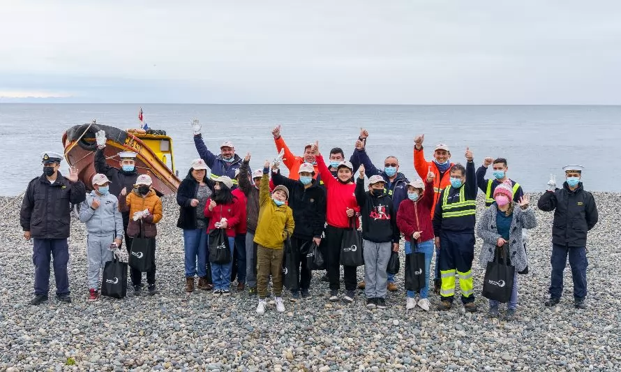 Skretting Chile conmemoró el Día Internacional de Limpieza de Playas junto a escolares de Pargua