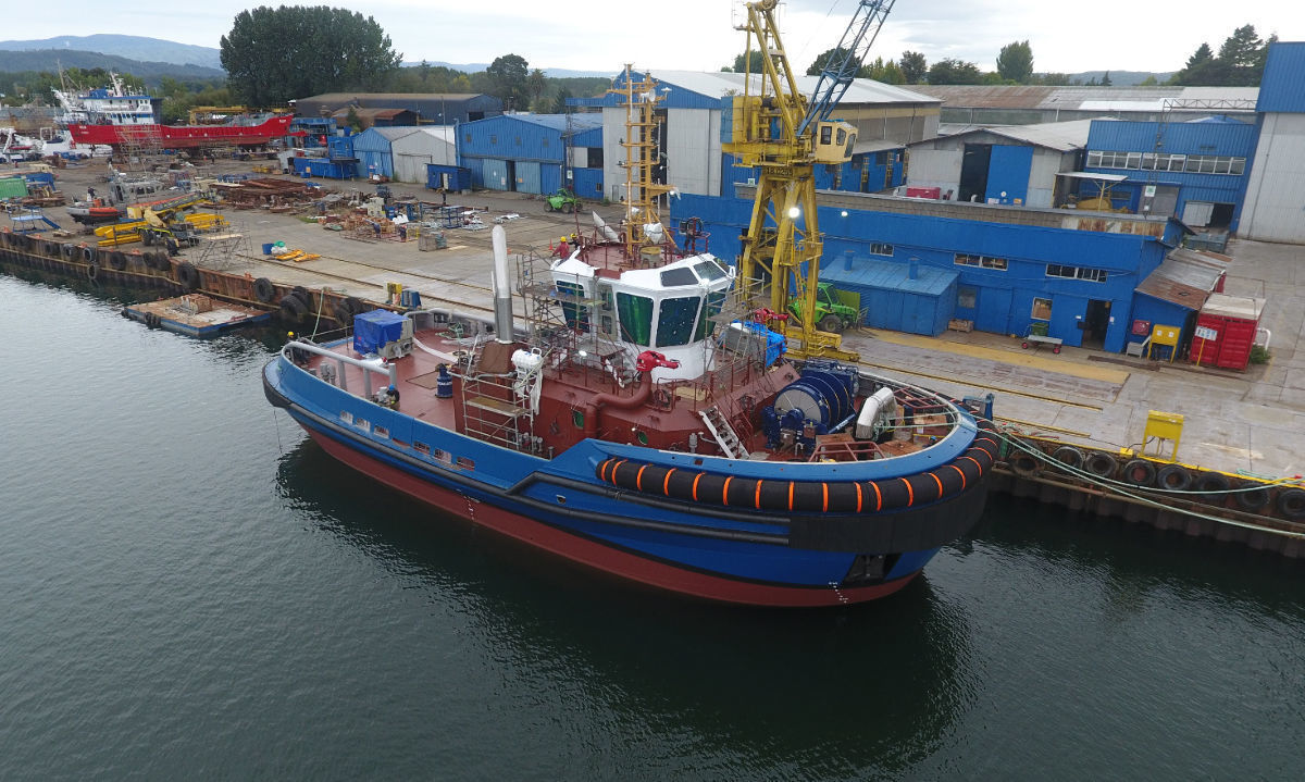Lanzan nuevo remolcador escolta fabricado en Chile: así es la nave de calidad internacional que busca nuevo dueño