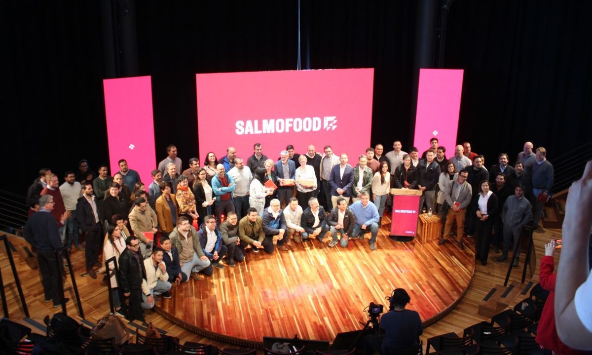 En seminario de SalmoFood, expertos entregaron herramientas para optimizar la producción de salmónidos a través de la nutrición.