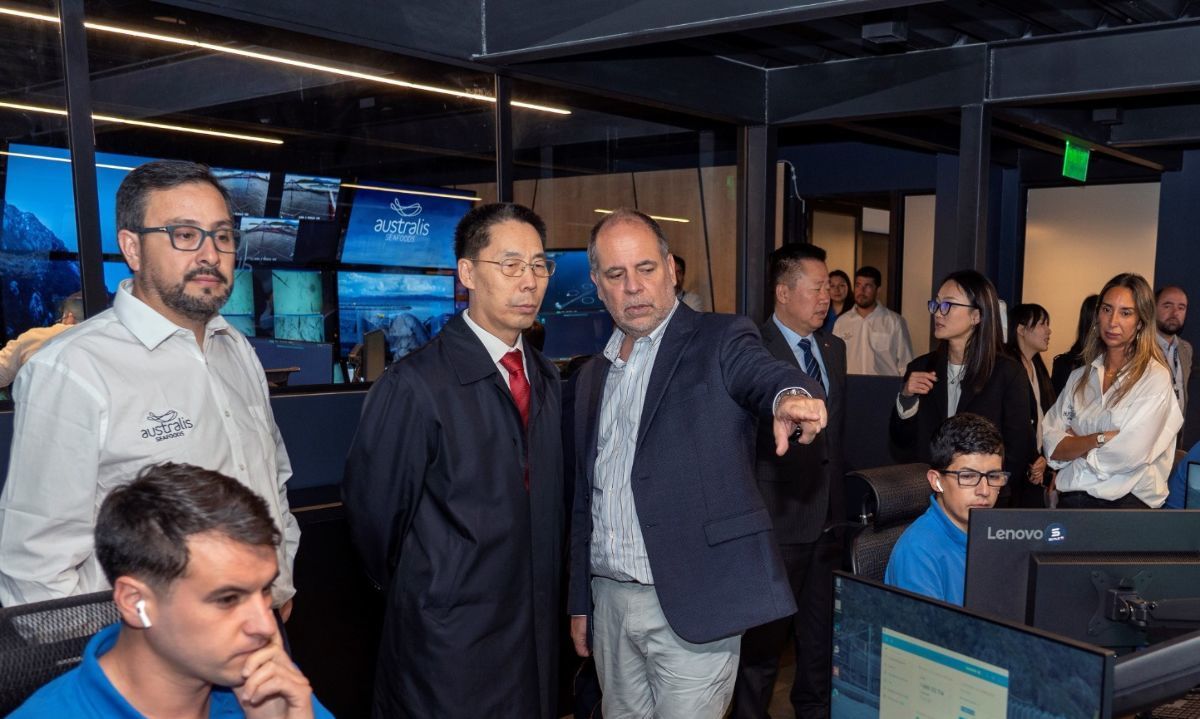 Embajador de China en Chile, Niu Qingbao, visita instalaciones de Australis Seafoods en Calbuco y Puerto Varas
