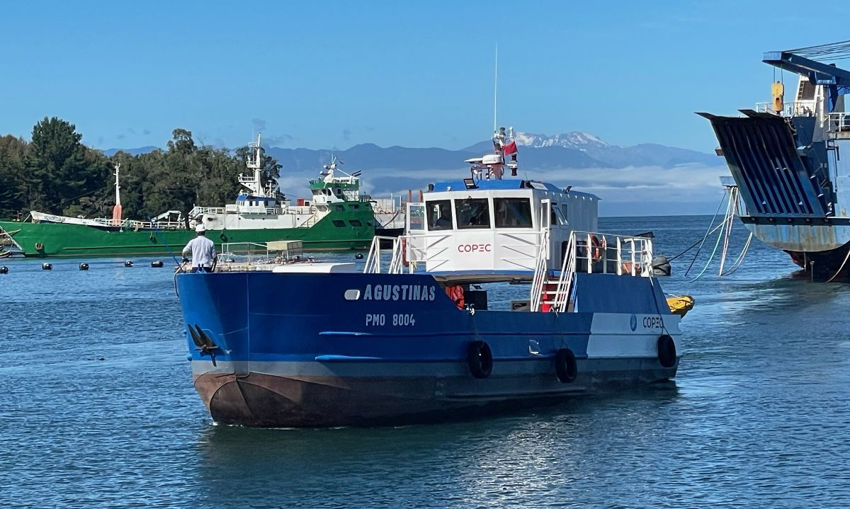 Copec implementa nuevo barco para suministro de combustible a empresas salmoneras en la zona de Puerto Montt 